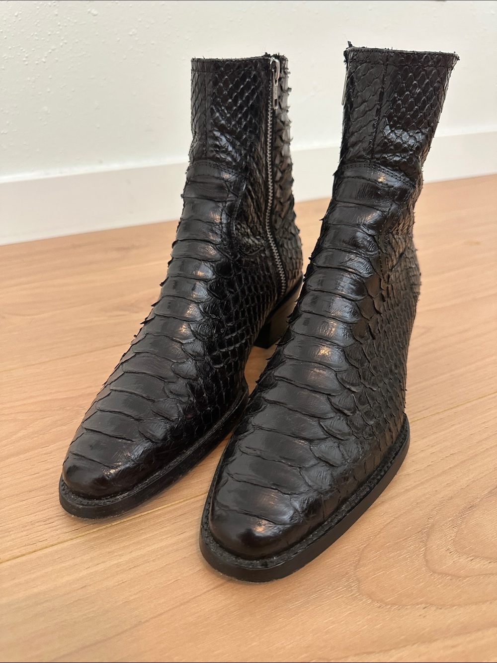 Men's Black authentic snake Leather Zip Ankle Boots